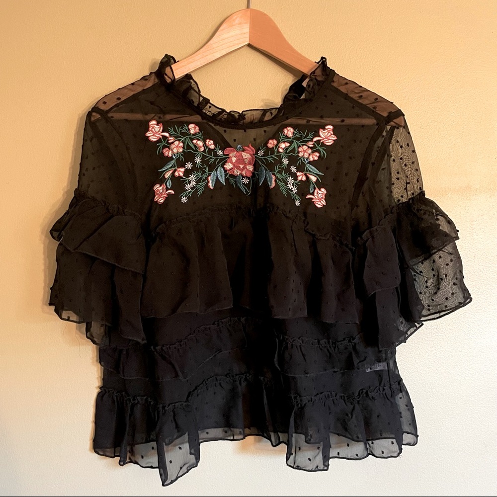 2 for $15🔥Romantic embroidered blouse size M